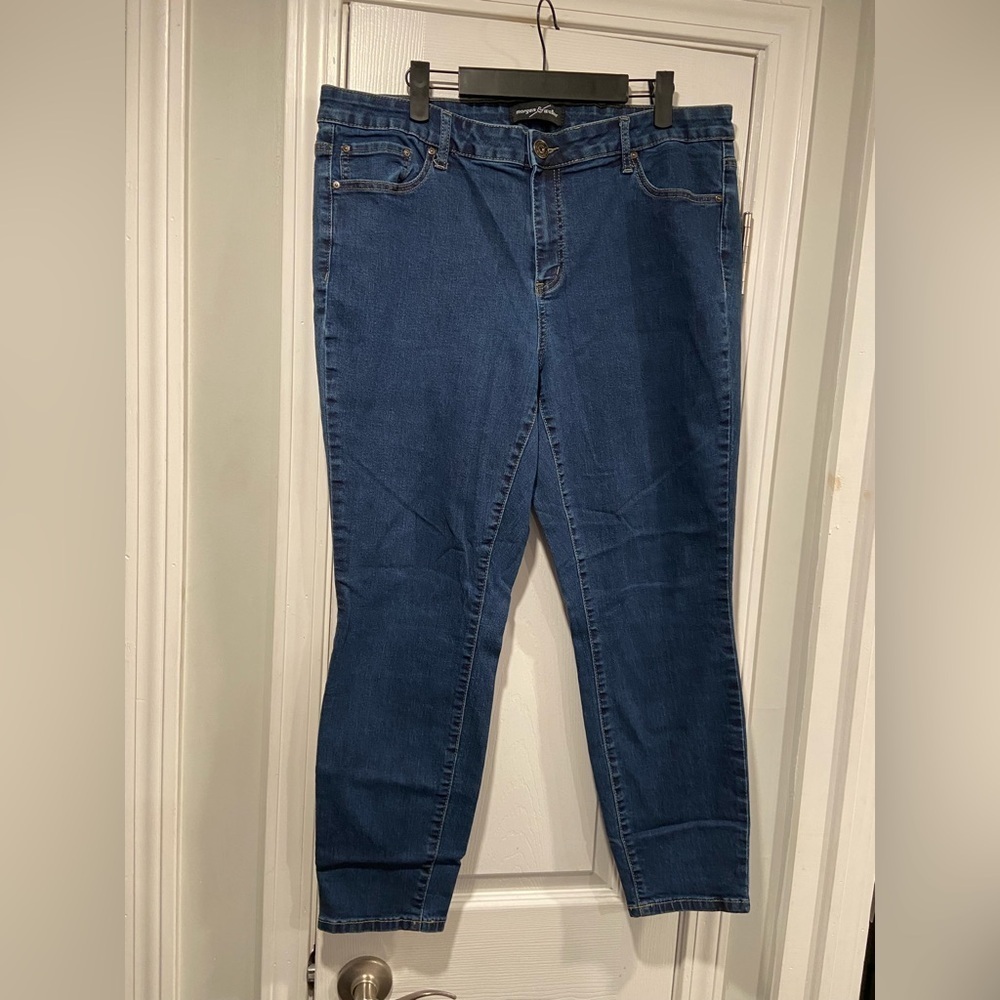 Morgan & Walker Size 16 Medium Wash Cotton Stretch Zip Up Denim Jeans